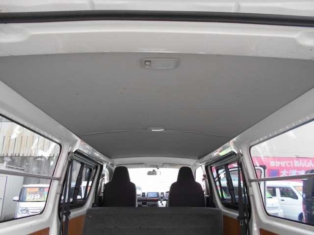 TOYOTA HIACE VAN 2004 WHITE | Mirza Enterprises Japan