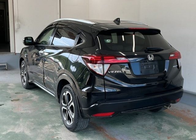 HONDA VEZEL BLACK | Mirza Enterprises Japan