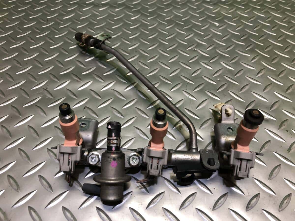 Fuel Injector Delivery Pipe with 3 Nozzles (27372) for Suzuki