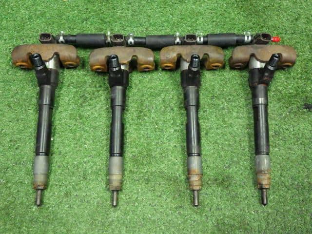 Fuel Injector Set (4pcs) for Mitsubishi Delica D5 CV1W - Part No. 1465A561