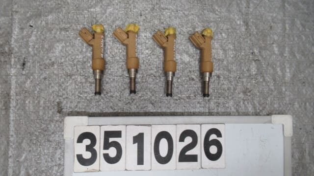 Fuel Injector Set (4pcs) for Toyota Voxy DBA-ZRR70W 351026