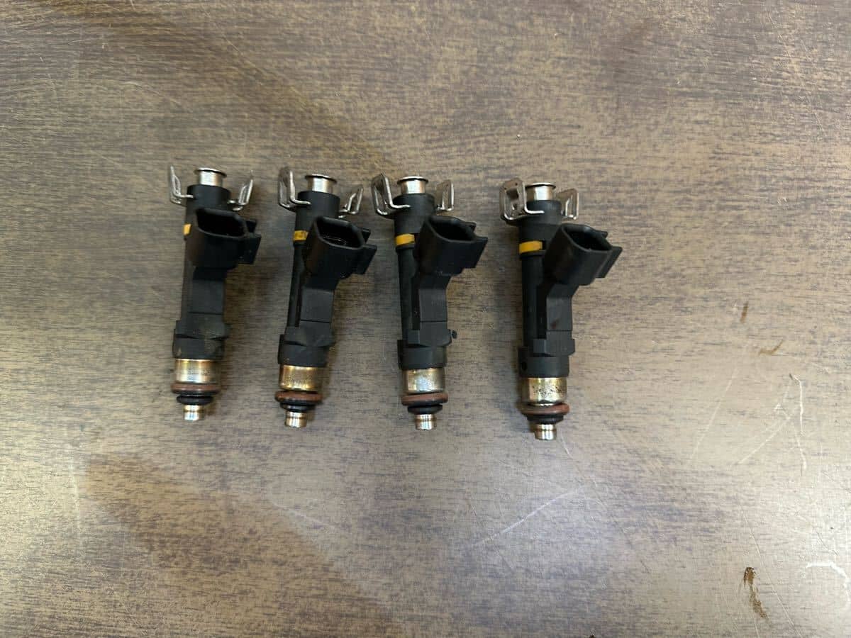 Fuel Injector Set with Delivery Pipe (4pcs) for Mazda Roadster RS NCEC (741)