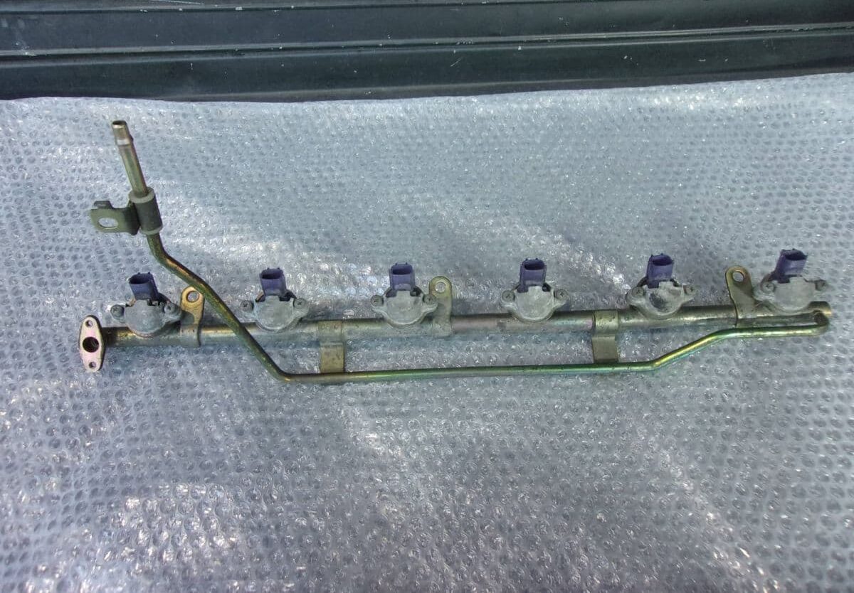 Fuel Injector Set with Delivery Pipe for Nissan Skyline ECR33 RB25DET (Genuine)