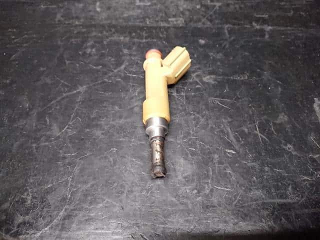 Fuel Injector for Toyota Voxy DBA-ZRR70W (23250-37010 / 023549)