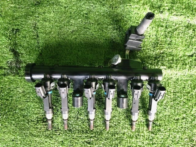 Fuel Injector with Delivery Pipe DAIHATSU Tanto Custom 2021 LA650S