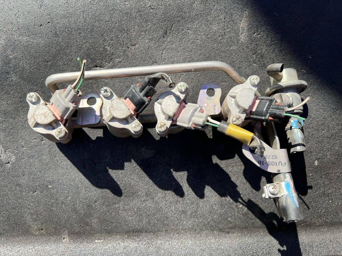 Subaru Samba Genuine Injector Set with Pressure Regulator