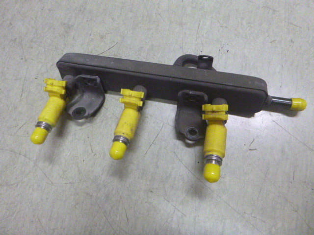 Suzuki Wagon R MC11S - Fuel Injector 11696.