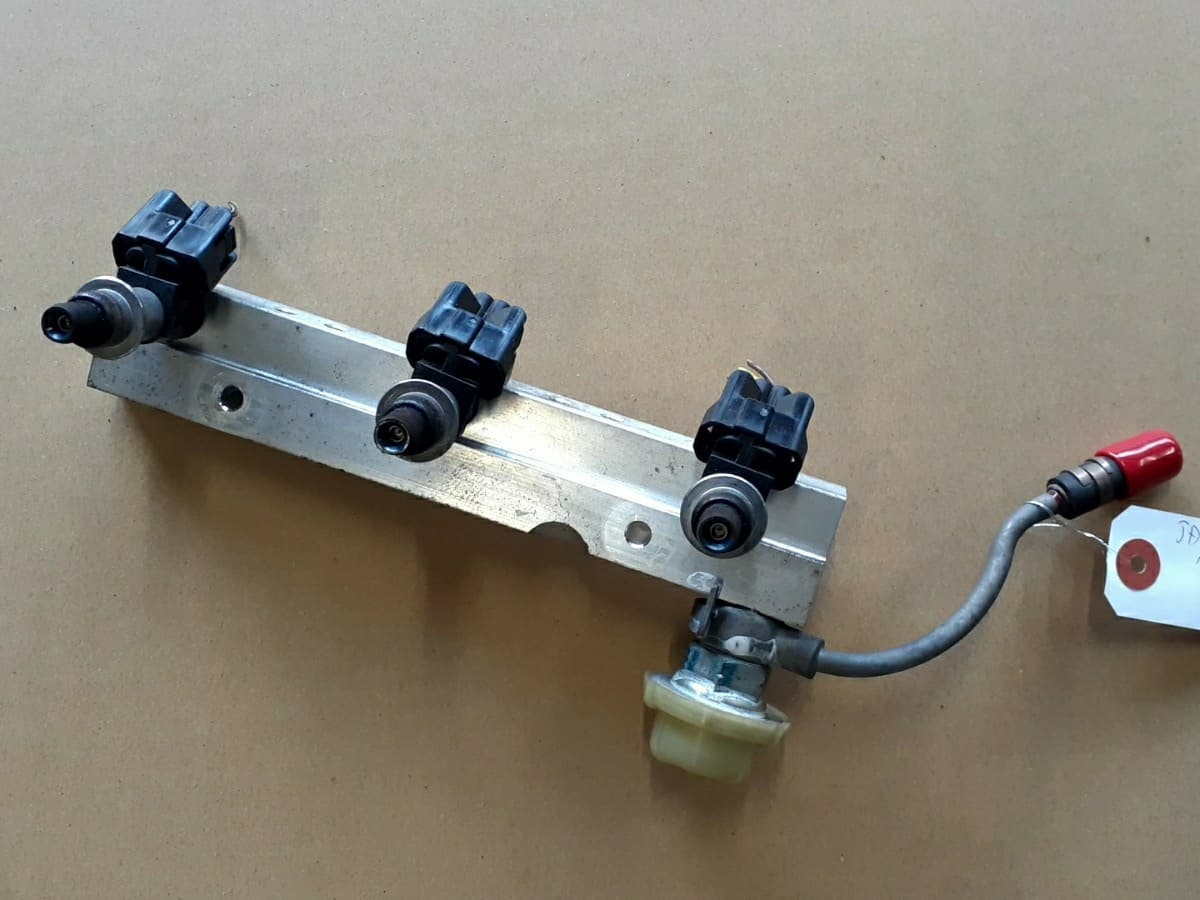 Fuel Injector Set for Honda JD1 – 06164-PFE-000 / 06166-PFB-010 (Attached to Fuel Pipe)