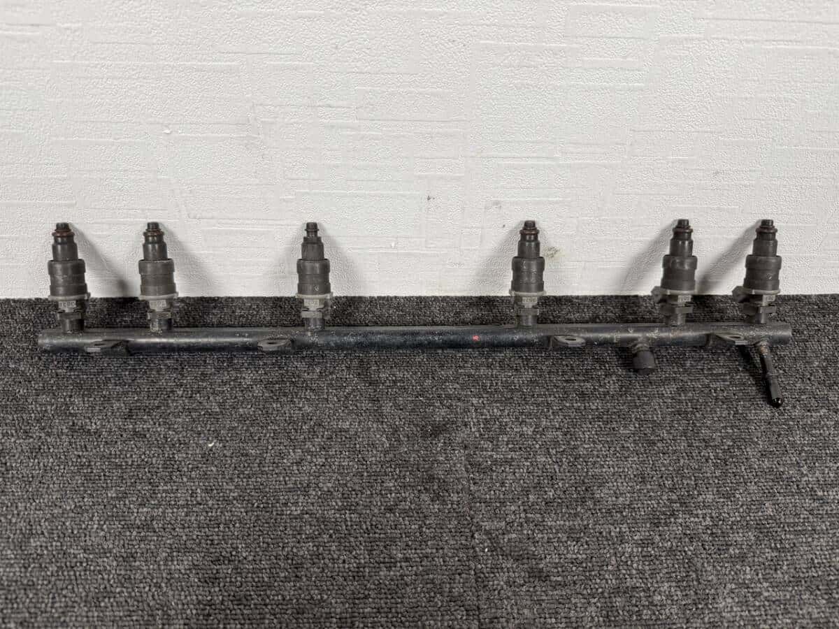 Wrangler TJ40S/TJ40H Genuine Injector with Delivery Pipe